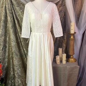 Chic Ivory Lace Bridal Gown